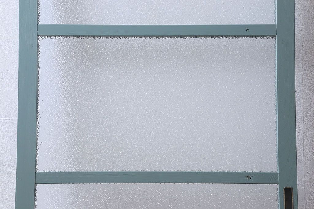 ペイント家具　爽やかな色合いが目を引くペイントガラス戸(引き戸、建具)