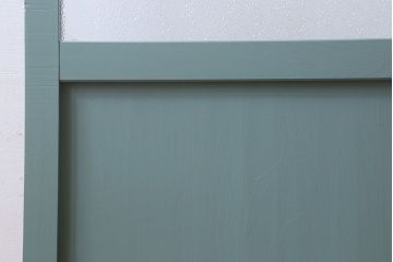 ペイント家具　爽やかな色合いが目を引くペイントガラス戸(引き戸、建具)