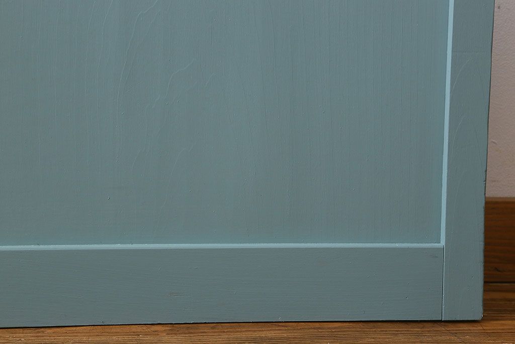 ペイント家具　爽やかな色合いが目を引くペイントガラス戸(引き戸、建具)