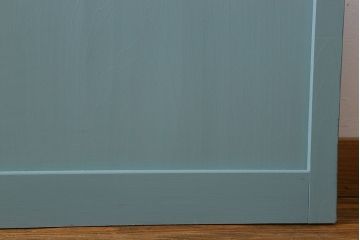 ペイント家具　爽やかな色合いが目を引くペイントガラス戸(引き戸、建具)
