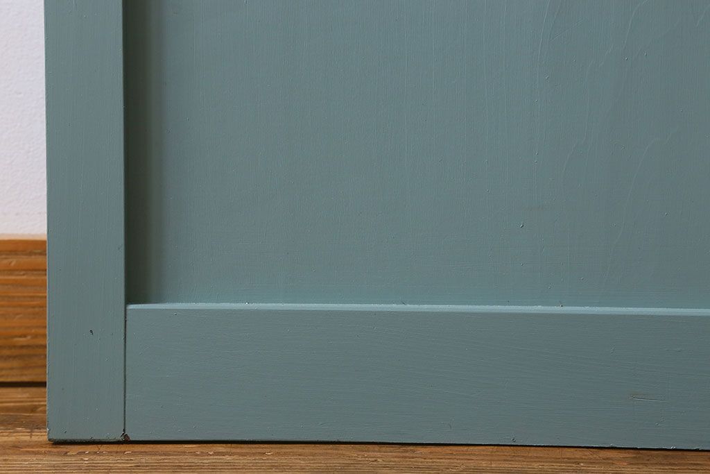 ペイント家具　爽やかな色合いが目を引くペイントガラス戸(引き戸、建具)