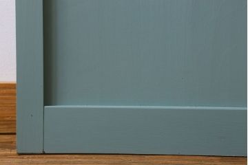 ペイント家具　爽やかな色合いが目を引くペイントガラス戸(引き戸、建具)