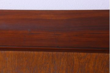 昭和レトロ　チェッカーガラス入り　深みのある色合いが魅力的な木製ドア(扉)