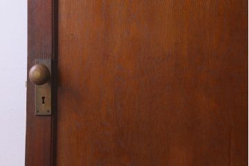 昭和レトロ　チェッカーガラス入り　深みのある色合いが魅力的な木製ドア(扉)