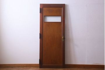 昭和レトロ　チェッカーガラス入り　深みのある色合いが魅力的な木製ドア(扉)