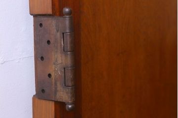 昭和レトロ　チェッカーガラス入り　深みのある色合いが魅力的な木製ドア(扉)