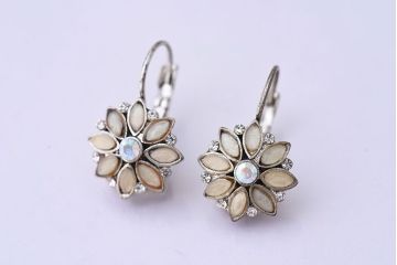 アンティーク雑貨　A&C(arts&crafts) ノルウェー　シルバーフラワーのピアス