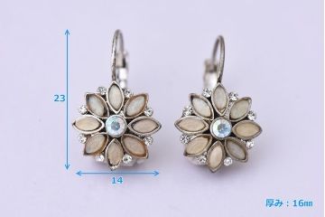 アンティーク雑貨　A&C(arts&crafts) ノルウェー　シルバーフラワーのピアス