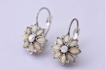 アンティーク雑貨　A&C(arts&crafts) ノルウェー　シルバーフラワーのピアス