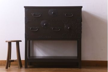 アンティーク家具　和製アンティーク　モダンな雰囲気漂う脚付きチェスト(引き出し、衣装箪笥)