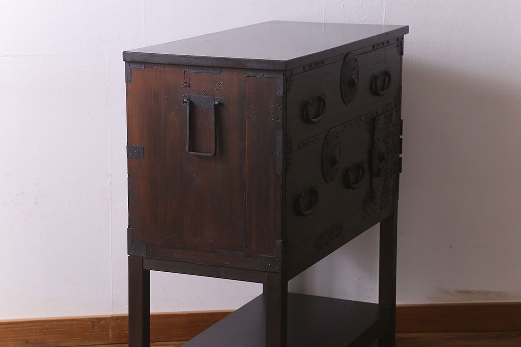 アンティーク家具　和製アンティーク　モダンな雰囲気漂う脚付きチェスト(引き出し、衣装箪笥)