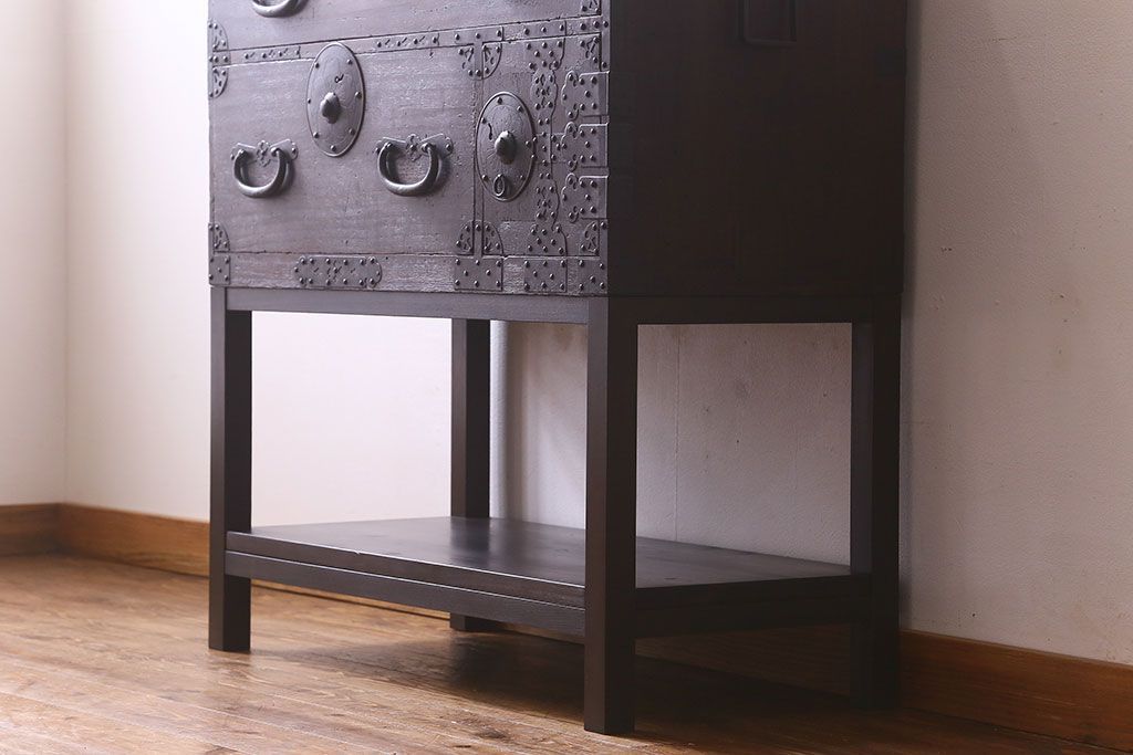 アンティーク家具　和製アンティーク　モダンな雰囲気漂う脚付きチェスト(引き出し、衣装箪笥)