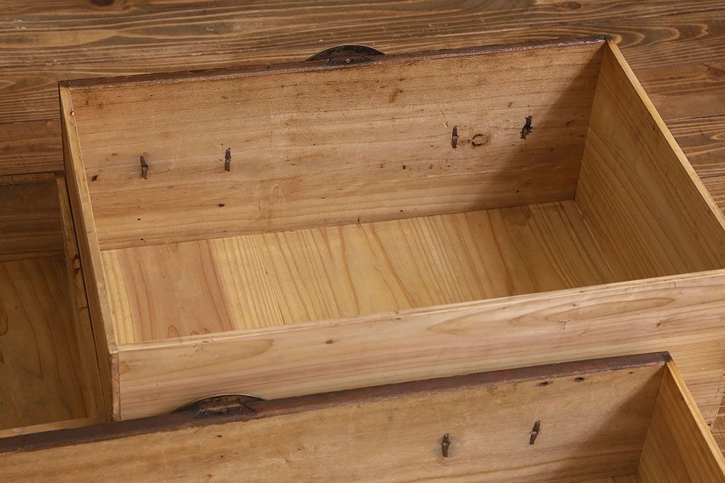 アンティーク家具　和製アンティーク　モダンな雰囲気漂う脚付きチェスト(引き出し、衣装箪笥)