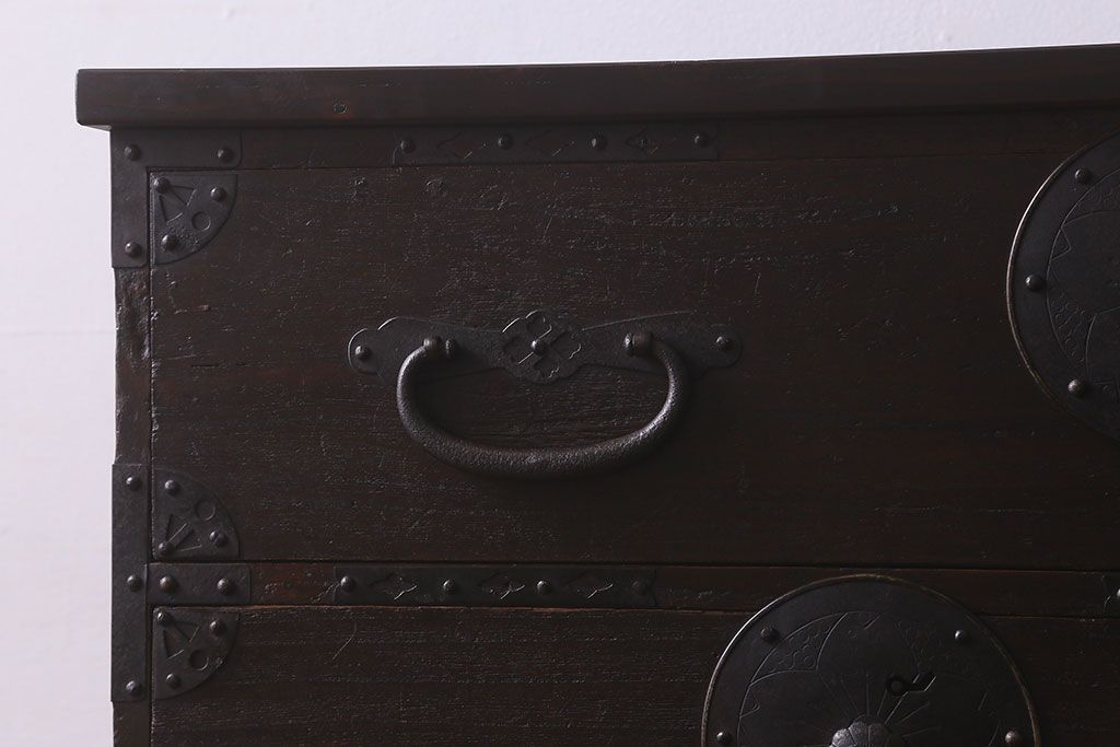 アンティーク家具　和製アンティーク　モダンな雰囲気漂う脚付きチェスト(引き出し、衣装箪笥)