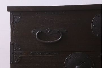 アンティーク家具　和製アンティーク　モダンな雰囲気漂う脚付きチェスト(引き出し、衣装箪笥)