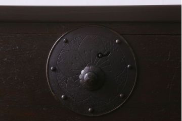 アンティーク家具　和製アンティーク　モダンな雰囲気漂う脚付きチェスト(引き出し、衣装箪笥)