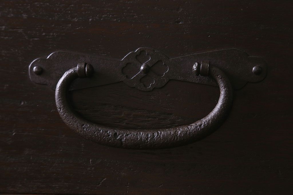 アンティーク家具　和製アンティーク　モダンな雰囲気漂う脚付きチェスト(引き出し、衣装箪笥)