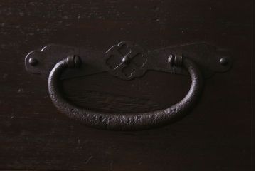 アンティーク家具　和製アンティーク　モダンな雰囲気漂う脚付きチェスト(引き出し、衣装箪笥)