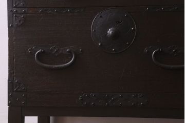 アンティーク家具　和製アンティーク　モダンな雰囲気漂う脚付きチェスト(引き出し、衣装箪笥)