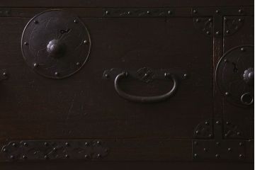 アンティーク家具　和製アンティーク　モダンな雰囲気漂う脚付きチェスト(引き出し、衣装箪笥)