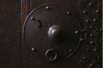 アンティーク家具　和製アンティーク　モダンな雰囲気漂う脚付きチェスト(引き出し、衣装箪笥)