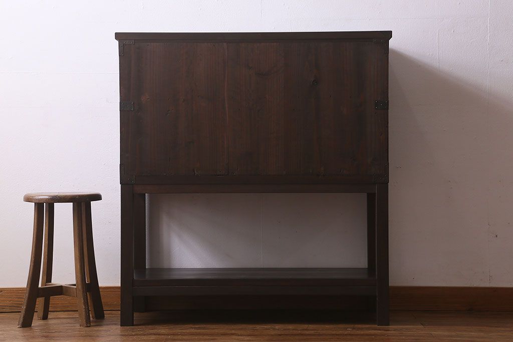 アンティーク家具　和製アンティーク　モダンな雰囲気漂う脚付きチェスト(引き出し、衣装箪笥)