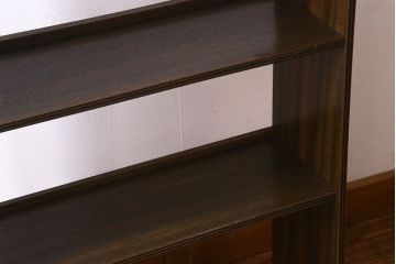レトロ家具　昭和レトロ　ラワン材　深みのある色合いが魅力的な本棚(ディスプレイラック、飾り棚)