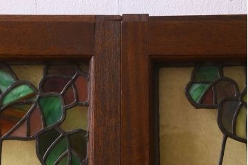 アンティーク雑貨　昭和初期　日本製　お部屋を洋館のような雰囲気に　ステンドグラスのガラス戸(引き戸、建具)2枚組