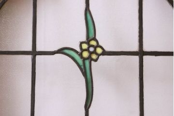 アンティーク雑貨　昭和初期　様々な花が可愛らしいステンドグラスのガラス戸(引き戸、建具)2枚組
