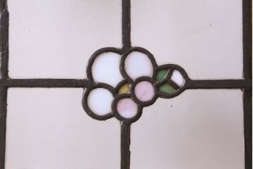 アンティーク雑貨　昭和初期　様々な花が可愛らしいステンドグラスのガラス戸(引き戸、建具)2枚組