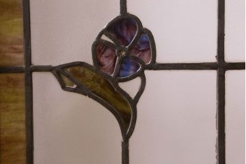 アンティーク雑貨　昭和初期　様々な花が可愛らしいステンドグラスのガラス戸(引き戸、建具)2枚組