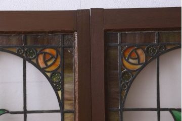 アンティーク雑貨　昭和初期　様々な花が可愛らしいステンドグラスのガラス戸(引き戸、建具)2枚組
