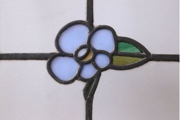 アンティーク雑貨　昭和初期　様々な花が可愛らしいステンドグラスのガラス戸(引き戸、建具)2枚組