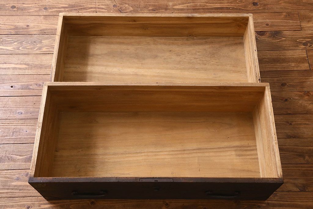 アンティーク家具　和製アンティーク　桐材　古い木の質感が味わい深いタンスローチェスト(衣装箪笥、引き出し、桐箪笥、桐たんす)