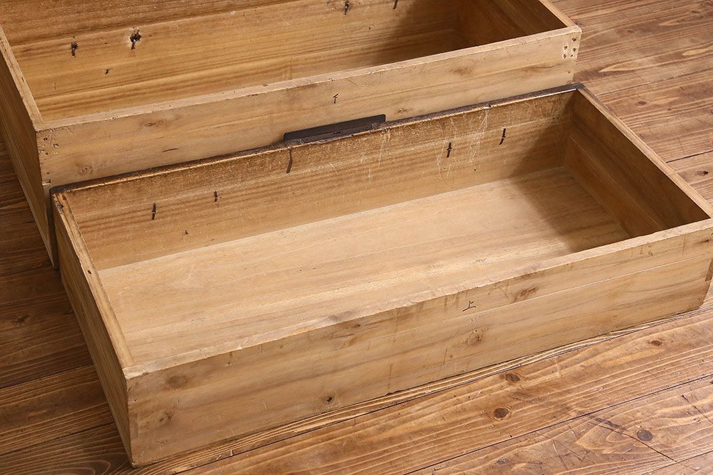 アンティーク家具　和製アンティーク　桐材　古い木の質感が味わい深いタンスローチェスト(衣装箪笥、引き出し、桐箪笥、桐たんす)