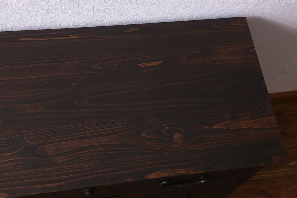 アンティーク家具　和製アンティーク　桐材　古い木の質感が味わい深いタンスローチェスト(衣装箪笥、引き出し、桐箪笥、桐たんす)