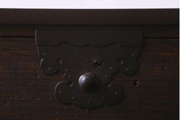 アンティーク家具　和製アンティーク　桐材　古い木の質感が味わい深いタンスローチェスト(衣装箪笥、引き出し、桐箪笥、桐たんす)