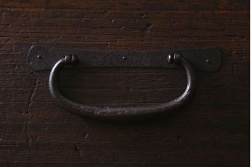 アンティーク家具　和製アンティーク　桐材　古い木の質感が味わい深いタンスローチェスト(衣装箪笥、引き出し、桐箪笥、桐たんす)