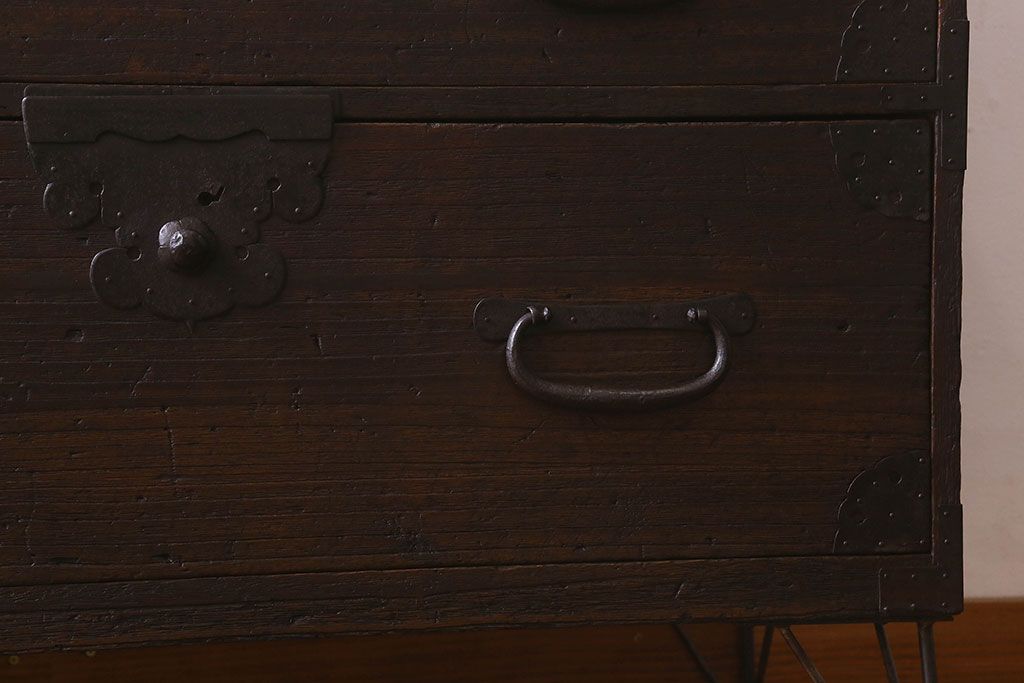 アンティーク家具　和製アンティーク　桐材　古い木の質感が味わい深いタンスローチェスト(衣装箪笥、引き出し、桐箪笥、桐たんす)