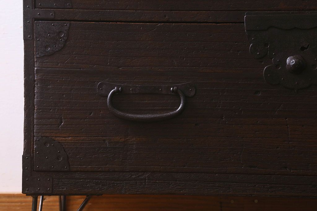 アンティーク家具　和製アンティーク　桐材　古い木の質感が味わい深いタンスローチェスト(衣装箪笥、引き出し、桐箪笥、桐たんす)