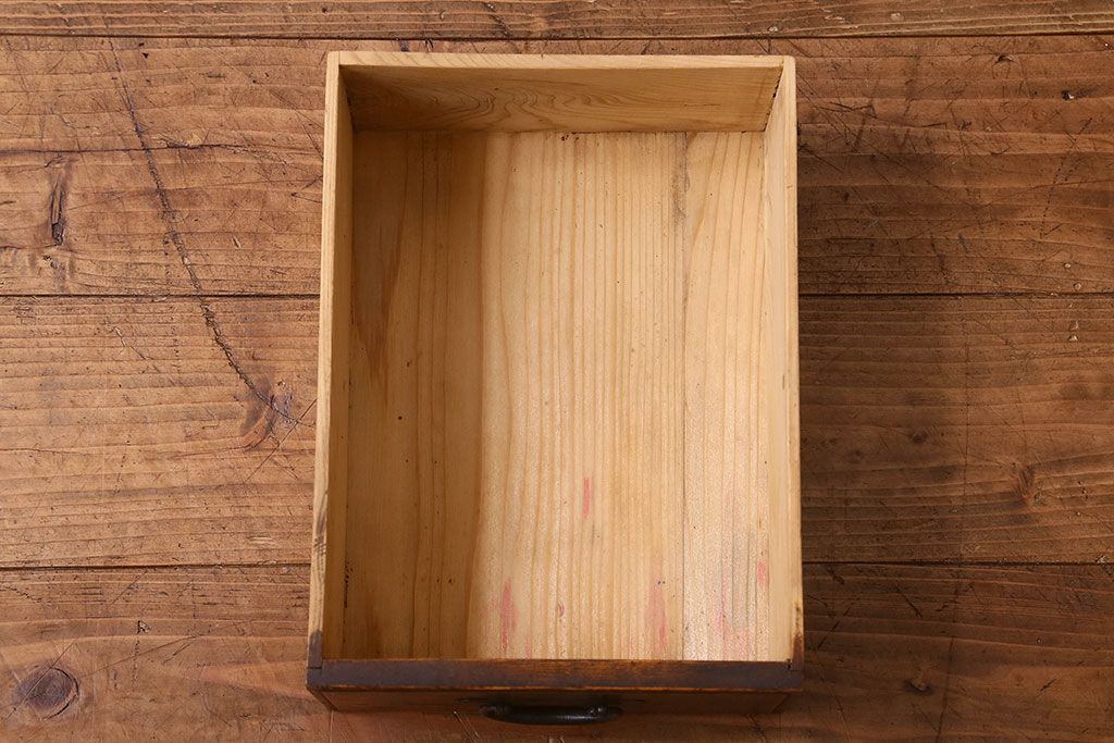 アンティーク雑貨　和製アンティーク　古い木の質感が味わい深い小引き出し(小物収納、小物入れ)