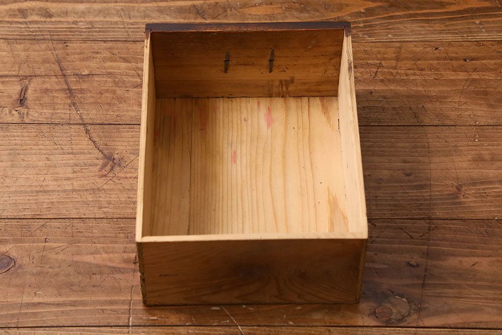 アンティーク雑貨　和製アンティーク　古い木の質感が味わい深い小引き出し(小物収納、小物入れ)