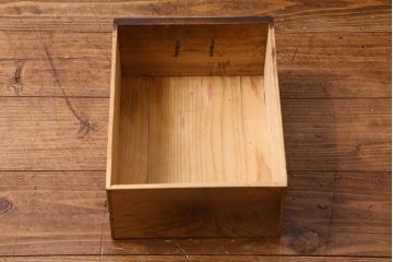 アンティーク雑貨　和製アンティーク　古い木の質感が味わい深い小引き出し(小物収納、小物入れ)