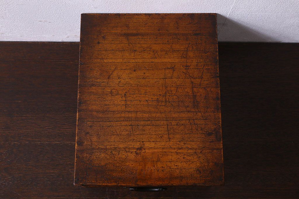 アンティーク雑貨　和製アンティーク　古い木の質感が味わい深い小引き出し(小物収納、小物入れ)