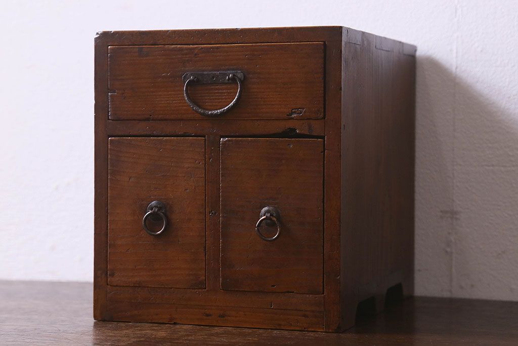 アンティーク雑貨　和製アンティーク　ヒノキ材　味わい深い風合いの小引き出し(小物収納、小物入れ)