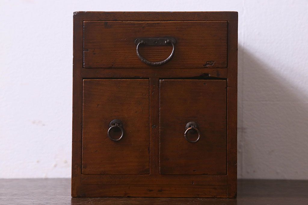 アンティーク雑貨　和製アンティーク　ヒノキ材　味わい深い風合いの小引き出し(小物収納、小物入れ)