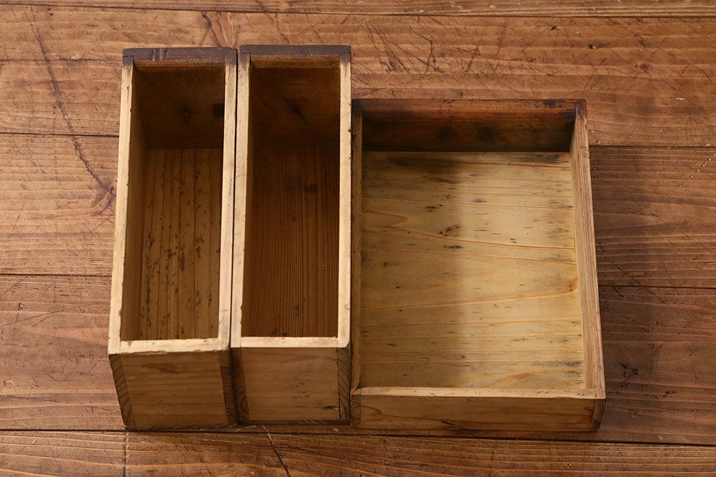 アンティーク雑貨　和製アンティーク　ヒノキ材　味わい深い風合いの小引き出し(小物収納、小物入れ)