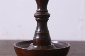 アンティーク雑貨　和製アンティーク　ケヤキ材　挽きもののデザインが魅力的なろうそく立て(燭台)