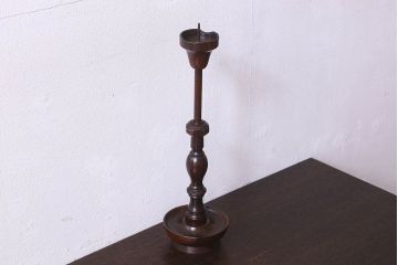 アンティーク雑貨　和製アンティーク　ケヤキ材　挽きもののデザインが魅力的なろうそく立て(燭台)