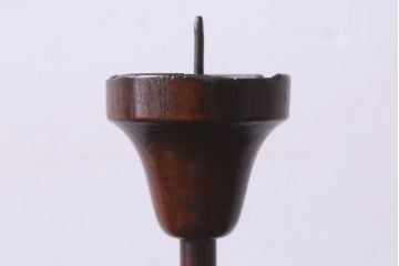 アンティーク雑貨　和製アンティーク　ケヤキ材　挽きもののデザインが魅力的なろうそく立て(燭台)